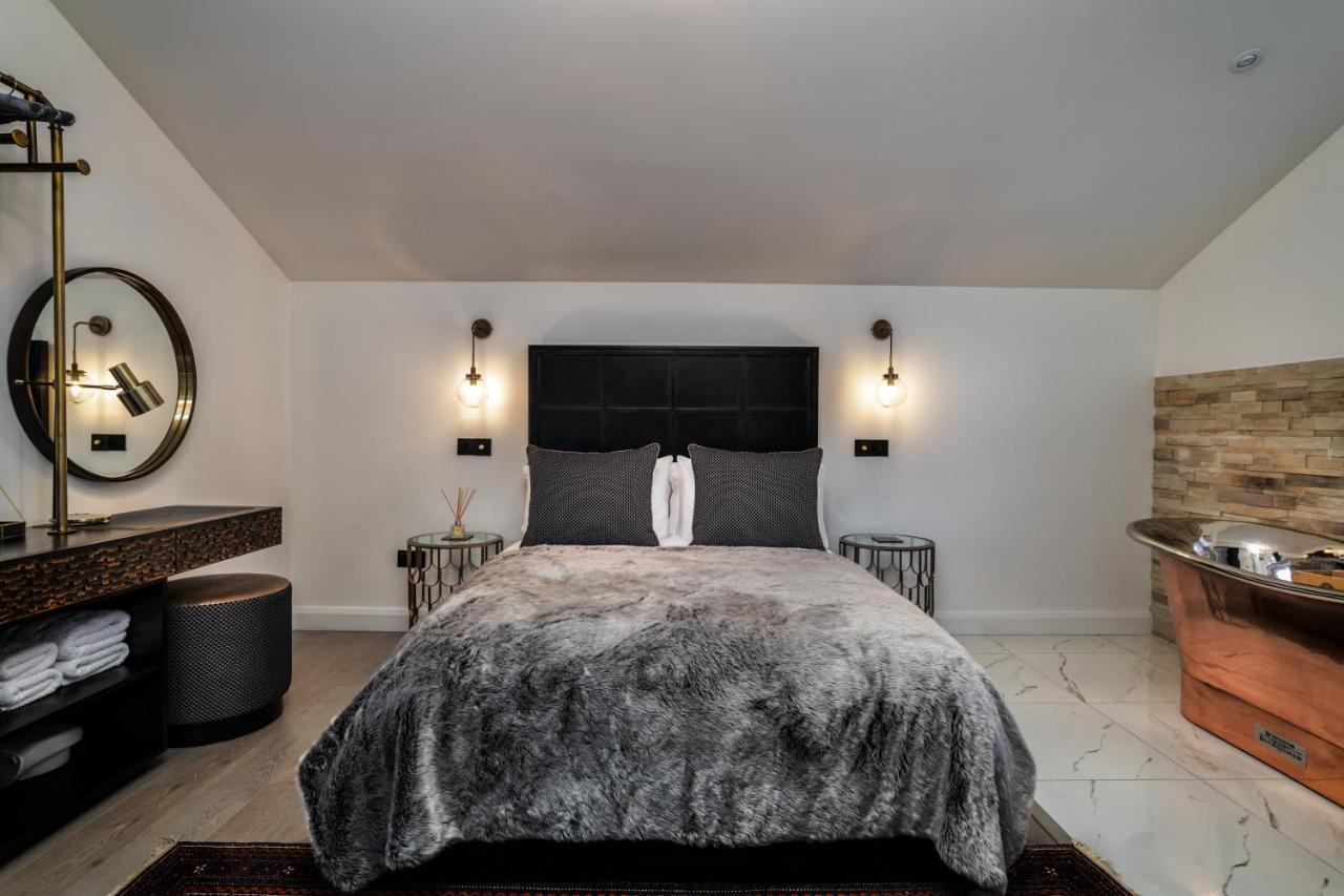 Pamper Yourself In Our Double Sized Copper Tub -2 Bedroom Villa 因弗内斯 外观 照片