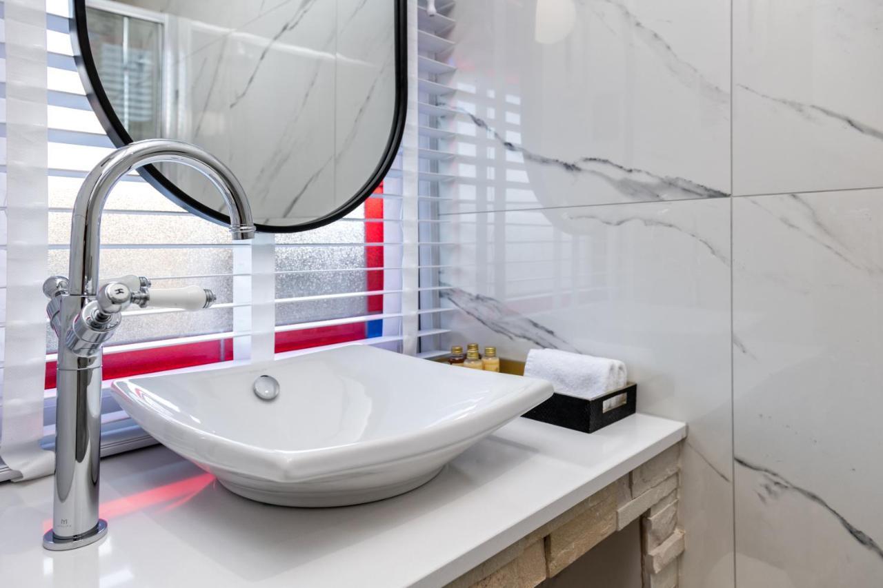Pamper Yourself In Our Double Sized Copper Tub -2 Bedroom Villa 因弗内斯 外观 照片