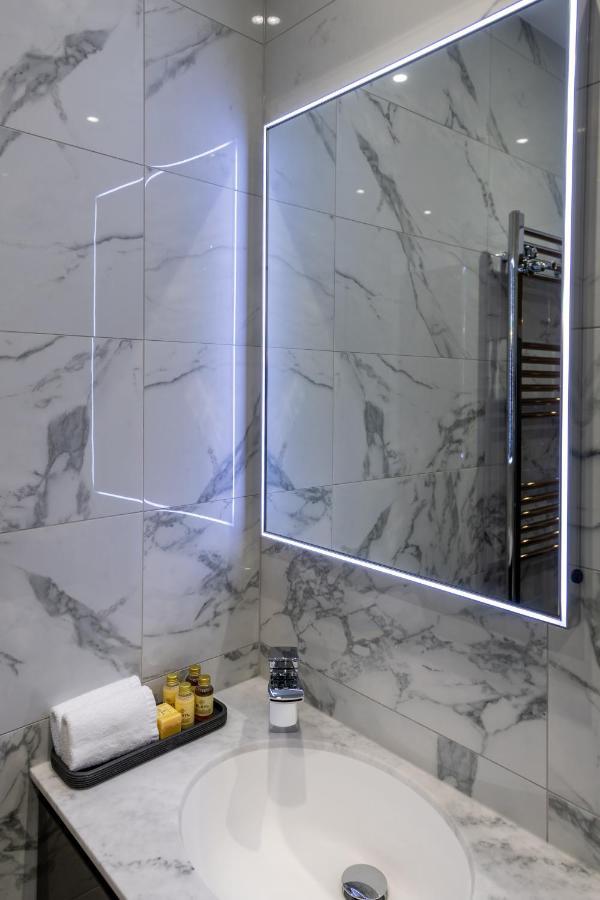 Pamper Yourself In Our Double Sized Copper Tub -2 Bedroom Villa 因弗内斯 外观 照片